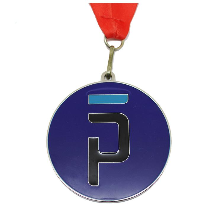 Medalla de metal en pasta de color personalizada con cordón