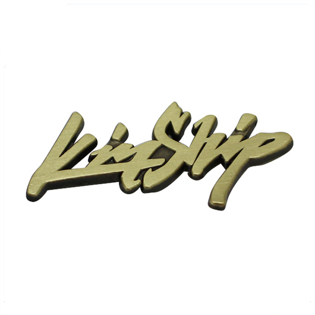 Pin de solapa de metal con letras 3D en oro antiguo