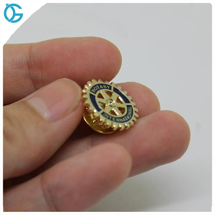 Pin de solapa giratorio de metal personalizado con trenzado dorado