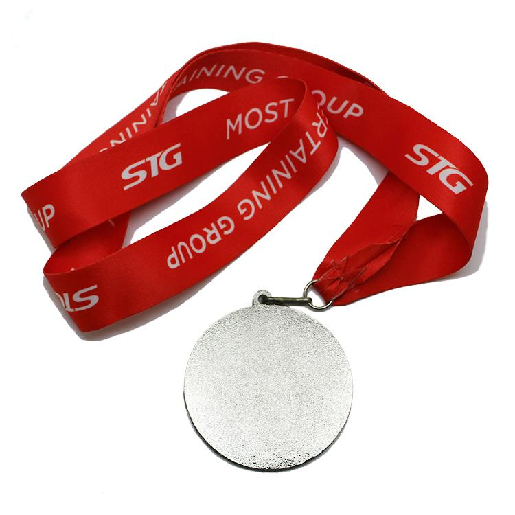 Medalla de metal en pasta de color personalizada con cordón