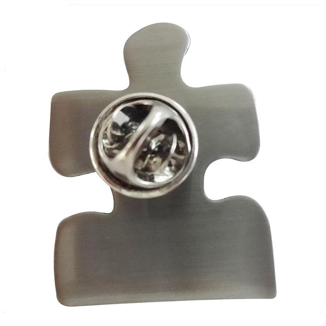 Pin de solapa hecho con epoxi de rompecabezas con impresión de logotipo personalizado