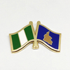 Pin de esmalte duro suave con bandera de amistad cruzada personalizada
