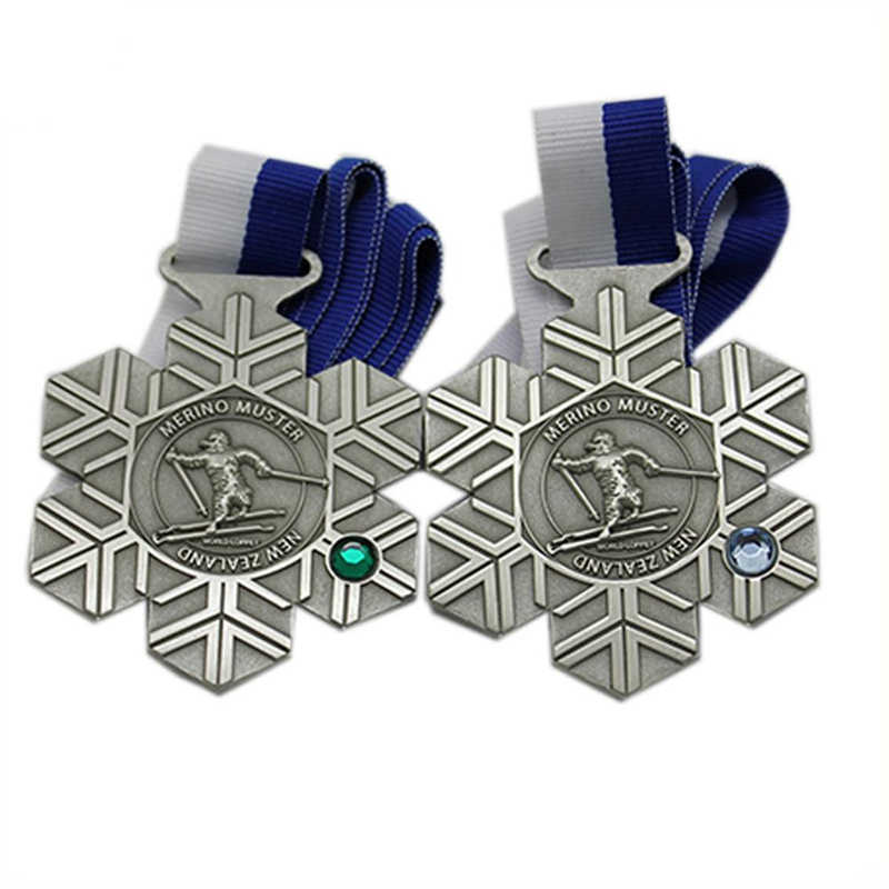 Medalla deportiva de metal para esquí de cristal con diseño de nieve