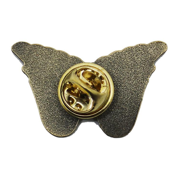 Pin de solapa con forma de ala 3D en oro antiguo