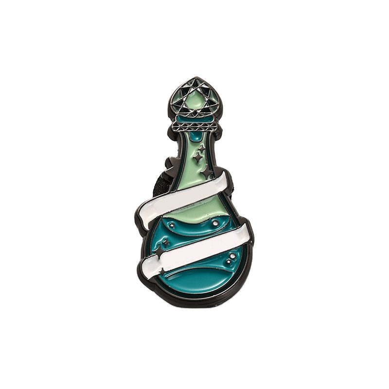 Pin de solapa de esmalte duro personalizado con insignia de anime de dibujos animados hecho en China