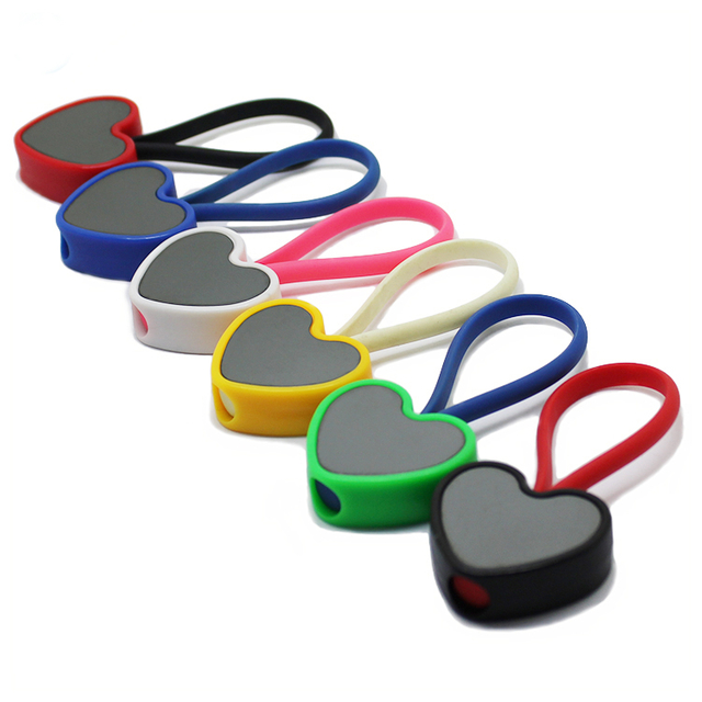 Llaveros de PVC duro en forma de corazón coloridos personalizados