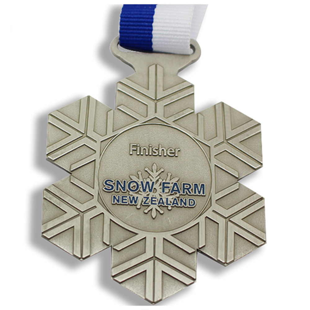 Medalla deportiva de metal para esquí de cristal con diseño de nieve